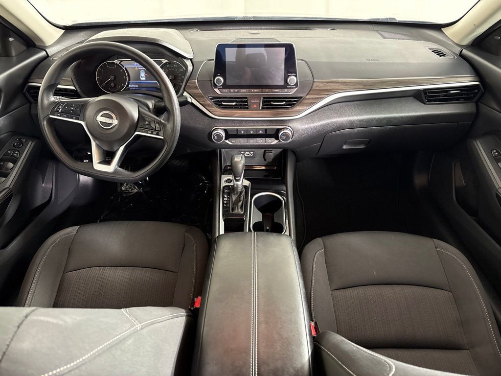 Used 2024 Nissan Altima 2.5 SV FWD image 16