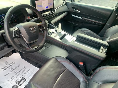 Used 2025 Toyota Sienna XSE w/ XSE Premium Package AWD/4WD image 11
