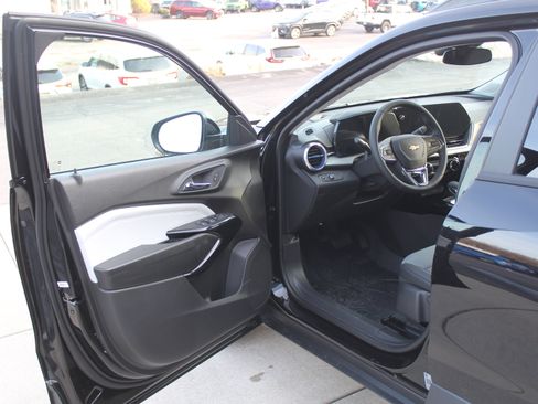 New 2026 Chevrolet Trax LT w/ LT Convenience Package image 8