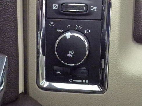 Used 2017 RAM 1500 Laramie w/ Convenience Group image 16