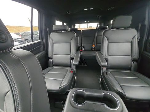 Used 2024 GMC Yukon XL Denali image 23