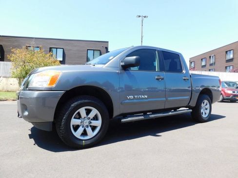 Used 2013 Nissan Titan SV w/ SV Value Truck Pkg image 4