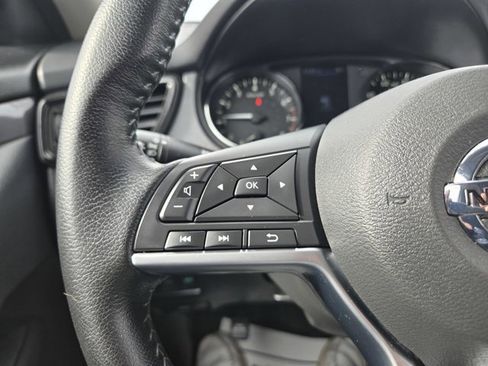 Used 2020 Nissan Rogue SV image 18