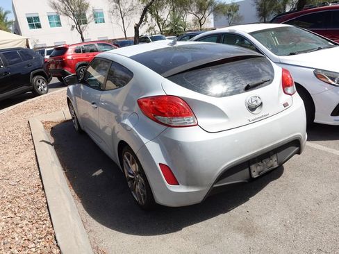Used 2015 Hyundai Veloster RE:FLEX Edition FWD image 4