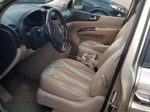 Used 2008 Hyundai Entourage Limited image 5