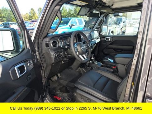 Used 2025 Jeep Wrangler Unlimited Sahara image 14