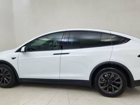 Used 2024 Tesla Model X image 4