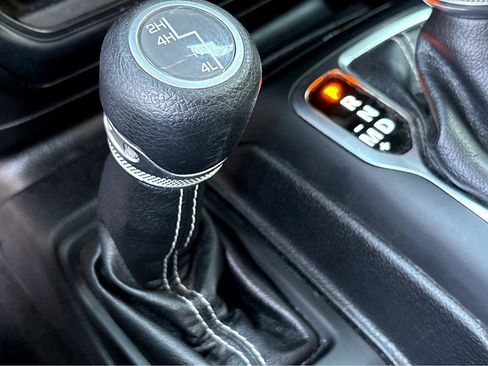 Used 2019 Jeep Wrangler Unlimited Sahara AWD/4WD image 22