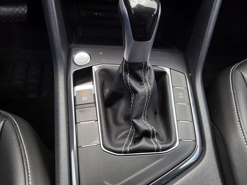 Used 2024 Volkswagen Tiguan SE FWD image 31