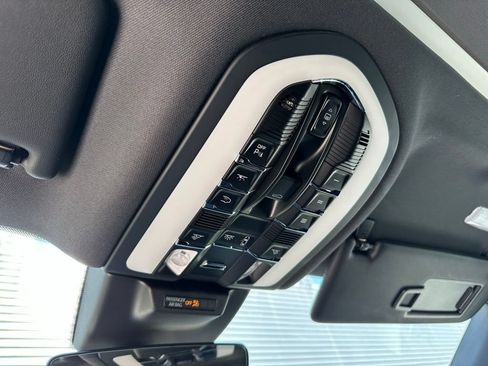 Certified 2026 Porsche Macan AWD/4WD image 33