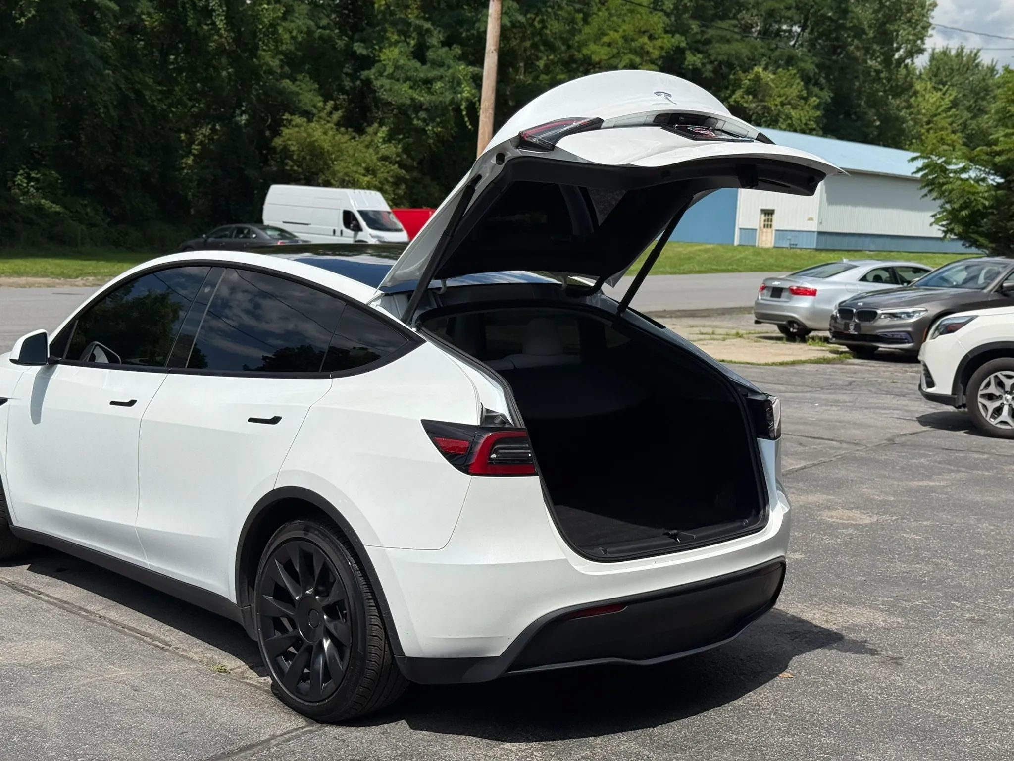 Used 2023 Tesla Model Y AWD image 37