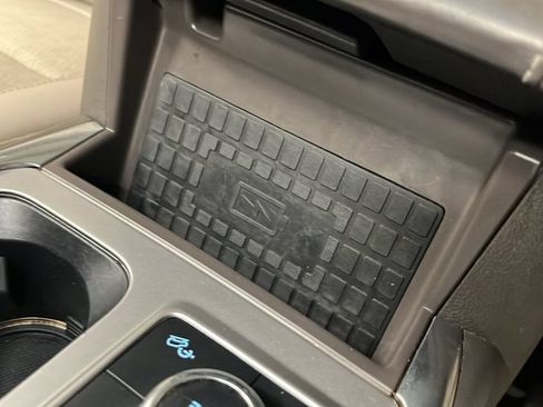 Used 2020 Ford Explorer Platinum w/ Premium Technology Package AWD/4WD image 35