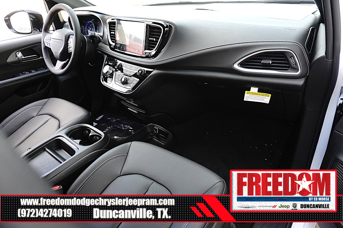 New 2027 Chrysler Pacifica Select w/ Family Tech Group FWD image 12