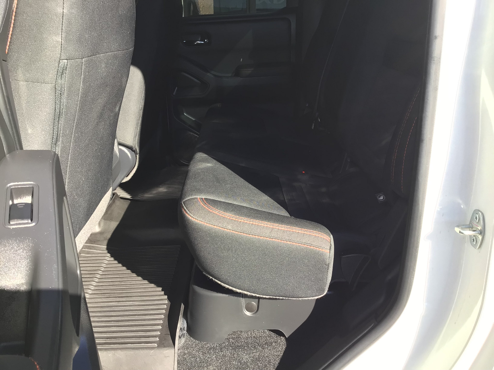 Used 2024 Nissan Frontier PRO-4X w/ Off-Road Protection Package AWD/4WD image 15