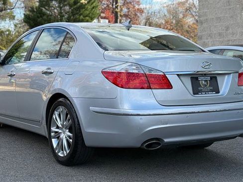 Used 2011 Hyundai Genesis 4.6 image 4