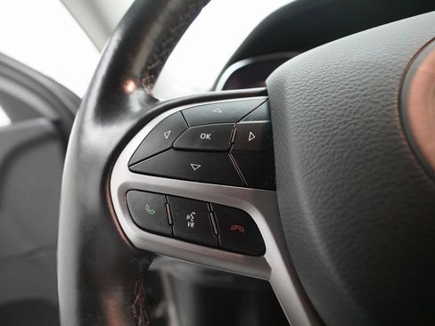 Used 2020 Jeep Cherokee Limited image 18