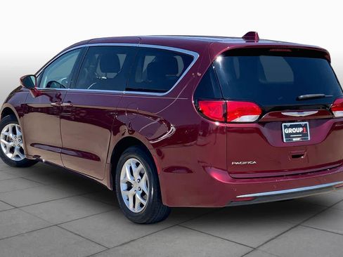 Used 2018 Chrysler Pacifica Touring Plus w/ Tire & Wheel Group FWD image 12