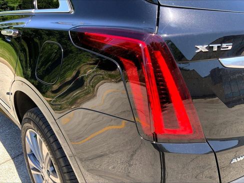 Certified 2025 Cadillac XT5 Premium Luxury w/ Technology Package AWD/4WD image 28