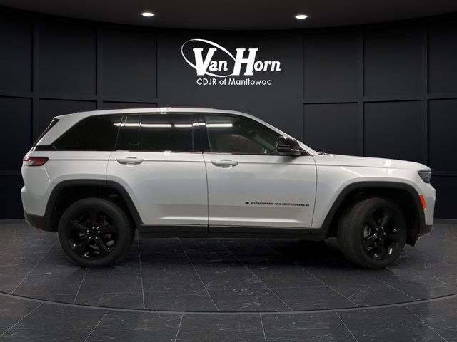 Used 2023 Jeep Grand Cherokee Altitude AWD/4WD image 2