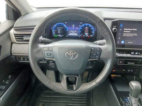 Used 2025 Toyota Camry XLE FWD image 21
