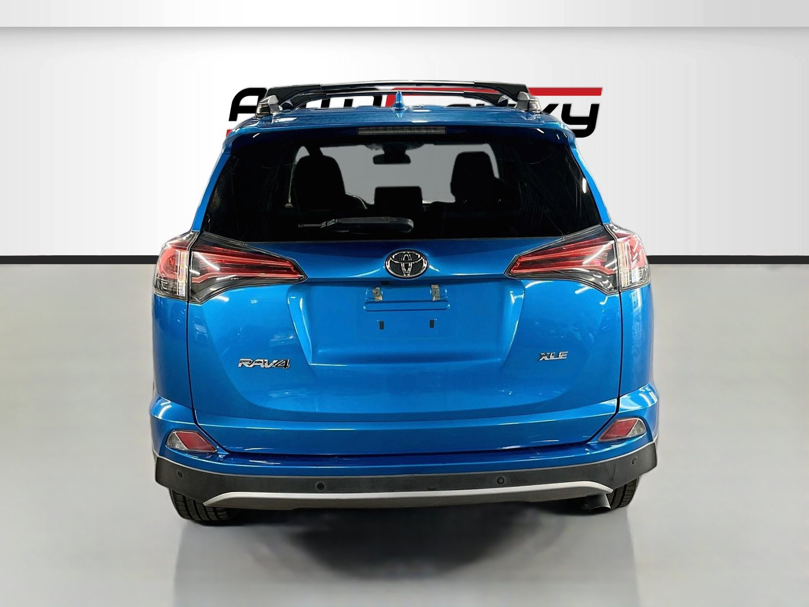 Used 2017 Toyota RAV4 XLE FWD image 6