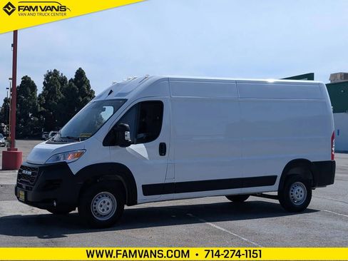 Used 2024 RAM ProMaster 2500 w/ Safety Group FWD image 3