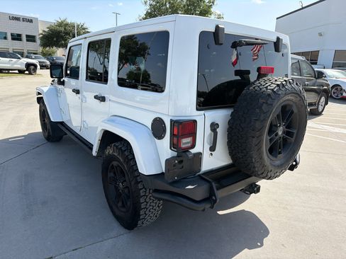 Used 2017 Jeep Wrangler Unlimited Sahara AWD/4WD image 5