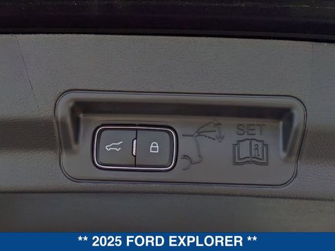 New 2025 Ford Explorer Active w/ Active Comfort Package image 15