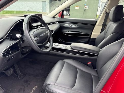 Used 2025 Genesis GV70 2.5T AWD/4WD image 8