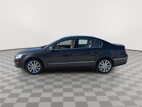 Used 2010 Volkswagen Passat Komfort FWD image 3