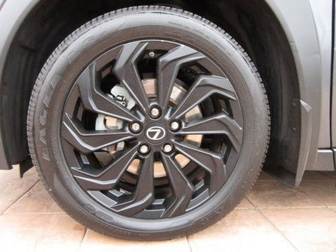 Used 2022 Lexus UX 200 w/ Accessory Package (Z1) FWD image 8