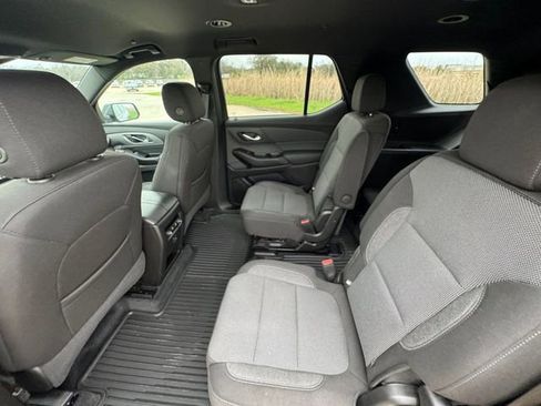 Used 2023 Chevrolet Traverse LT image 29