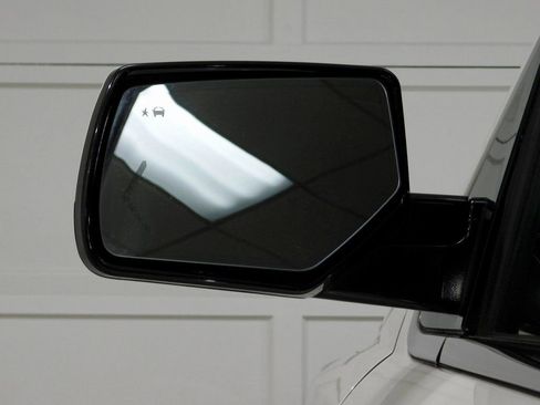 Used 2015 Cadillac Escalade Luxury image 23