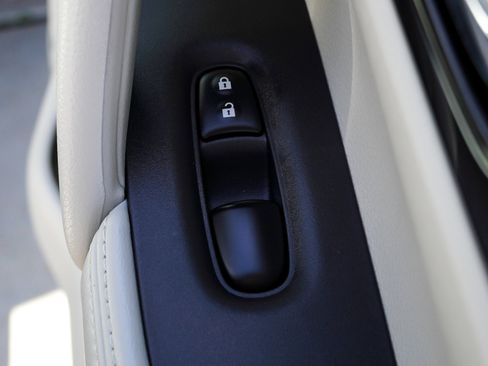 Used 2018 Nissan Rogue Sport SL AWD/4WD image 26