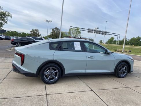 Used 2025 Kia K4 LXS image 12