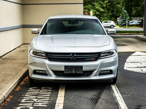 Used 2019 Dodge Charger SXT AWD/4WD image 2