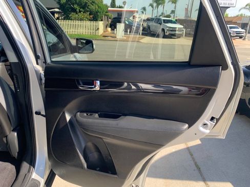 Used 2013 Kia Sorento LX FWD image 11