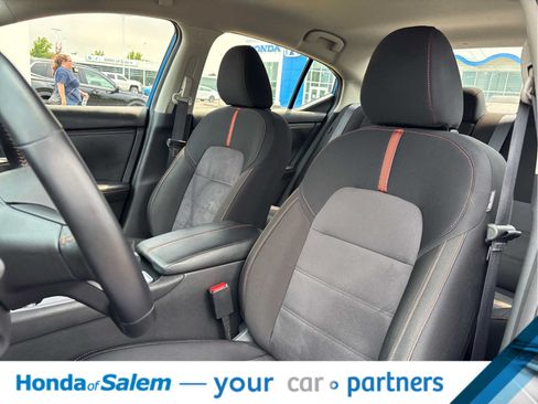 Used 2025 Nissan Sentra SR FWD image 11