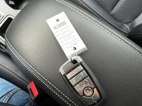 New 2025 Ford Escape SE image 41