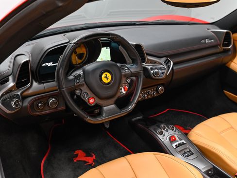 Used 2013 Ferrari 458 Spider RWD image 7
