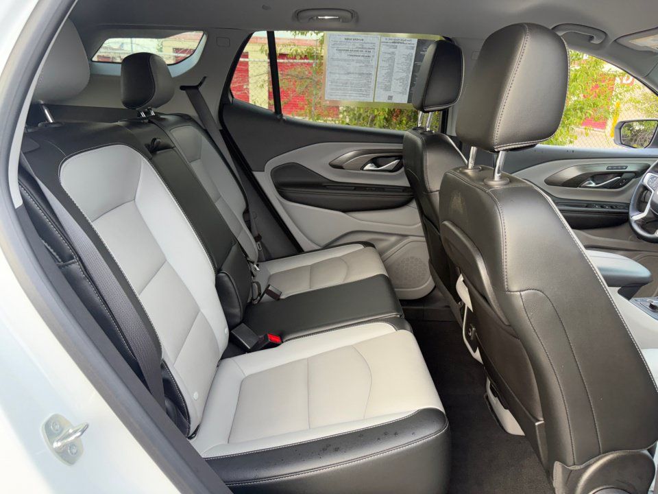 Used 2024 GMC Terrain SLT FWD image 29