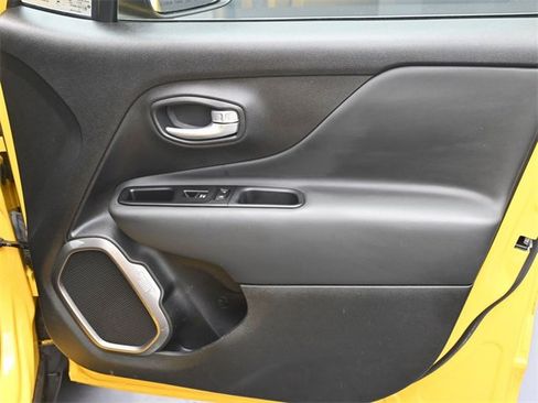 Used 2023 Jeep Renegade Latitude image 32