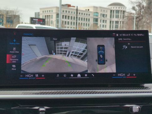 Used 2024 BMW X6 M60i w/ Executive Package image 25