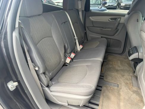 Used 2015 Chevrolet Traverse LT w/ Style and Technology Package FWD image 13