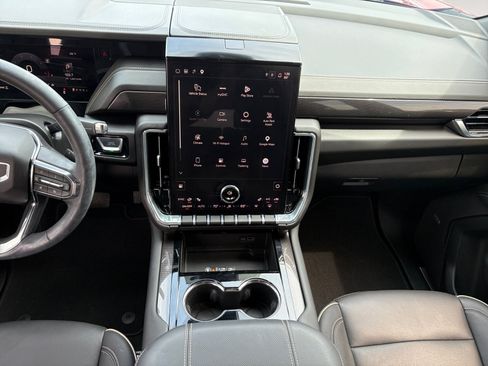 Used 2025 GMC Yukon Elevation AWD/4WD image 11