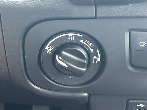 Used 2025 Nissan Frontier PRO-4X image 27