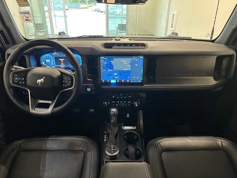 Used 2025 Ford Bronco Big Bend w/ Black Diamond Package image 11