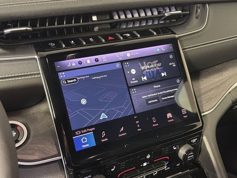 Used 2023 Jeep Grand Cherokee Limited image 21