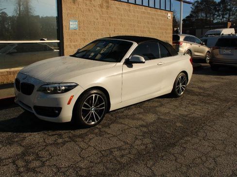 Used 2021 BMW 230i Convertible image 3