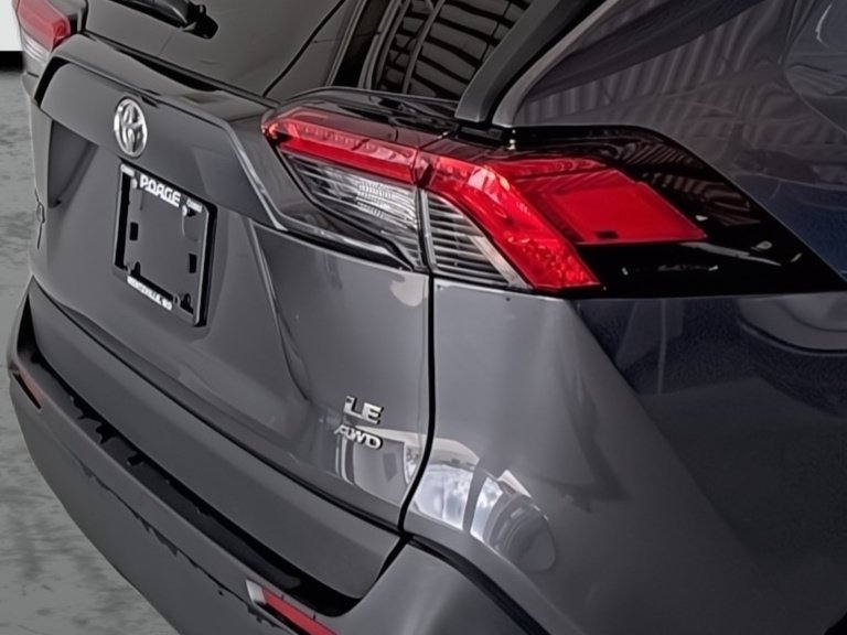 Used 2025 Toyota RAV4 LE AWD/4WD image 15